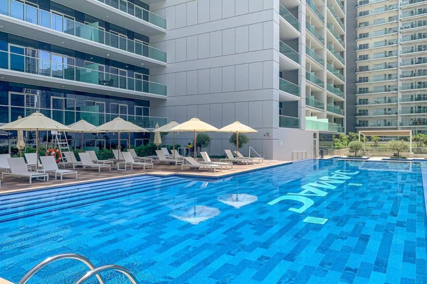 Ferienwohnung 5-Star Burj Khalifa View In Boho With Pool & Gym! Dubai Exterior foto